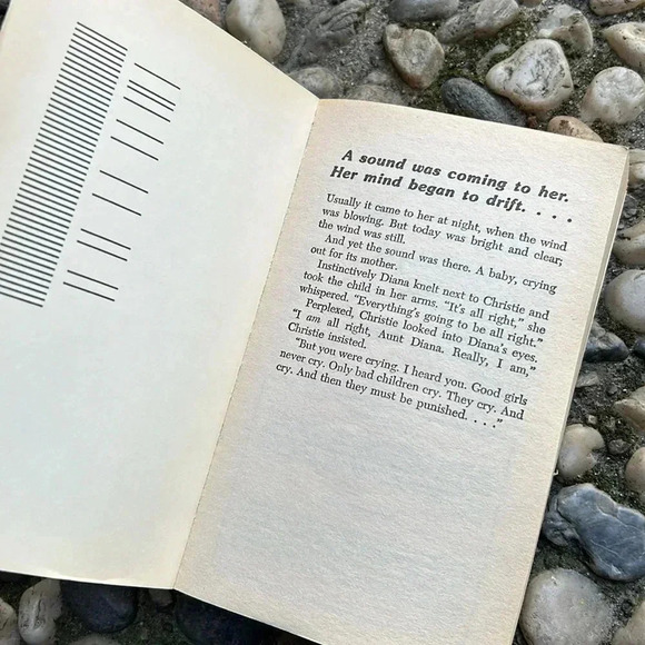 Vintage 80s When the Wind Blows by John Saul Horror Pulp Paperback Dell 1981 - Picture 5 of 7